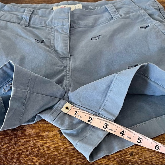 Vineyard Vines Size 2 Women’s Shorts Embroidered Blue Whale - Picture 9 of 12